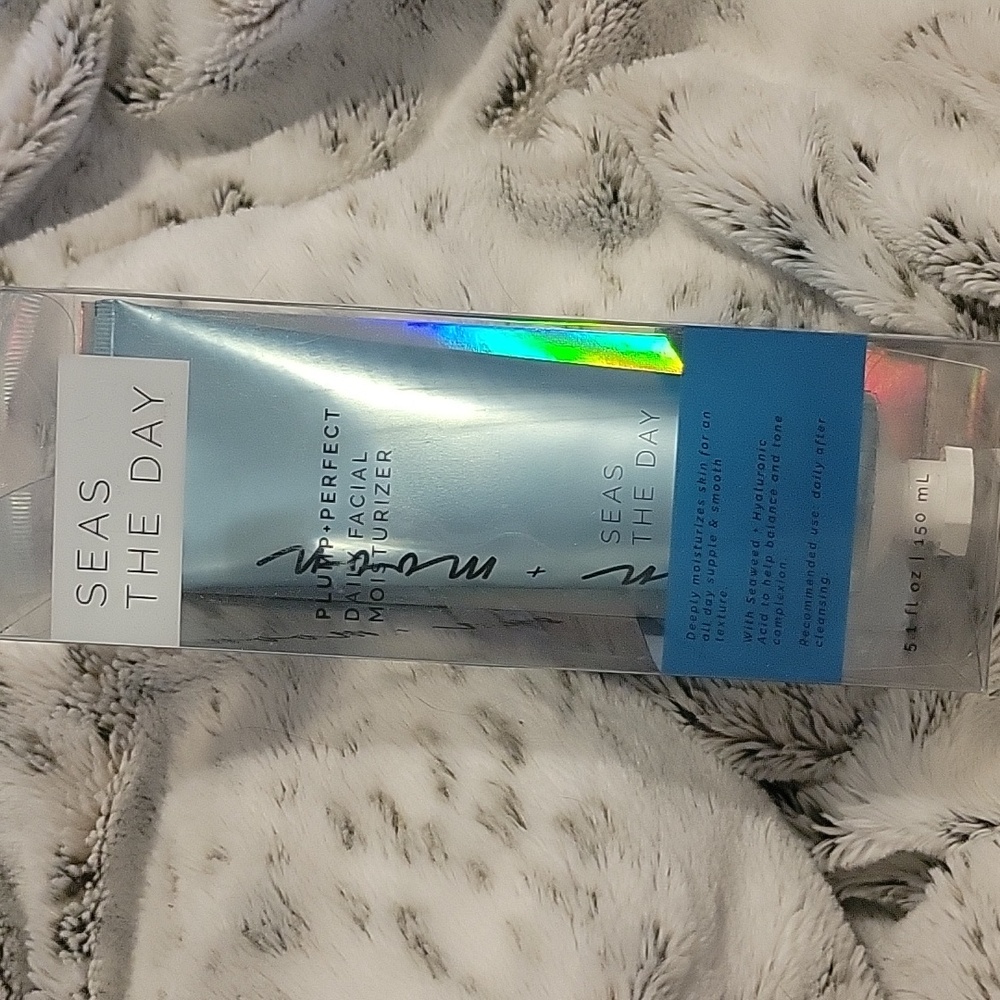 SEAS THE DAY, Plump + Perfect Daily Facial Moisturizer, NIB